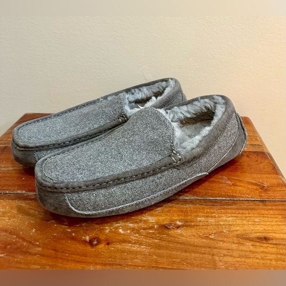 UGG Ascot Grey Loafer Slippers Men's Size 8 - Picture 1 of 8